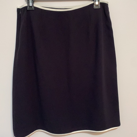 Black with white trim Tristan & Iseut skirt. - Picture 2 of 4